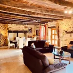 Two Homes With 6 Bedrooms, Air Con & Private Heated 10x4m Salt Water Pool - 40 Mins From Bergerac Casa vacanze