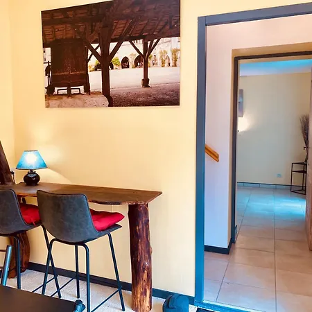 Dom wakacyjny Two Homes With 6 Bedrooms, Air Con & Private Heated 10x4m Salt Water Pool - 40 Mins From Bergerac