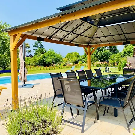 Hébergement de vacances 4-star Tourism Rated Home, 6 Bedrooms, With Air Con & Private Heated 10x4m Salt Water Pool - 45 Mins From Sarlat Capdrot