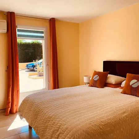Dom wakacyjny Two Homes With 6 Bedrooms, Air Con & Private Heated 10x4m Salt Water Pool - 40 Mins From Bergerac *